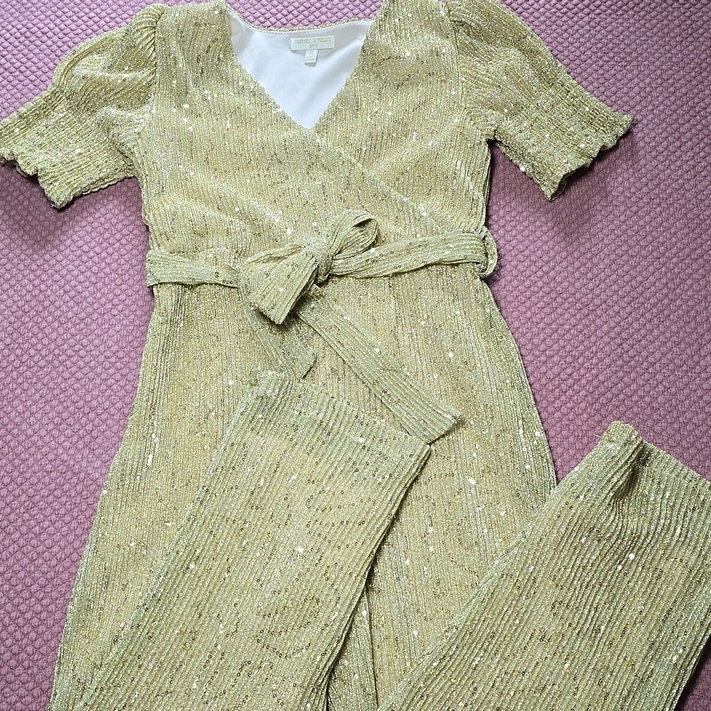 Chelsea & Violet Gold Short Puff Sleeve Sequin Embellished Jumper Medium